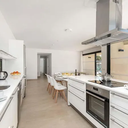 Villa Cala'n Blanes Sleeps 8 With Air Con And Wifi *