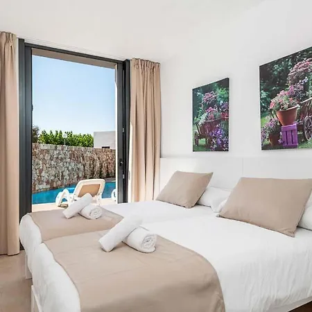 Cala'n Blanes Sleeps 8 With Air Con And Wifi