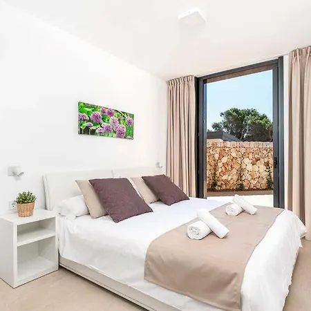 Cala'n Blanes Sleeps 8 With Air Con And Wifi