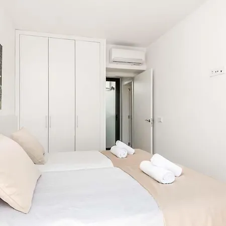 וילה Cala'n Blanes Sleeps 8 With Air Con And Wifi קאלה אן בלאנס