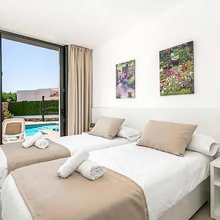 Cala'n Blanes Sleeps 8 With Air Con And Wifi